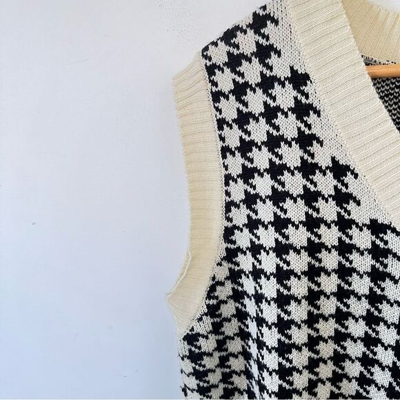 Double Zero Black Cream Houndstooth Pattern Oversized V-neck Vest - Picture 6 of 7